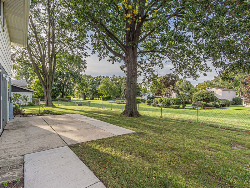 864 Pinehurst Lane Schaumburg IL 60193