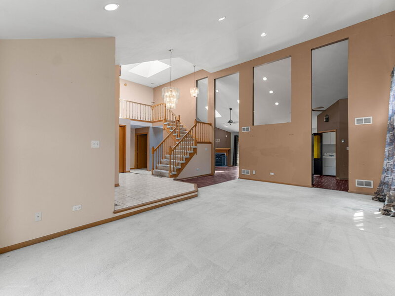 230 Lakeview Court Steger IL 60475