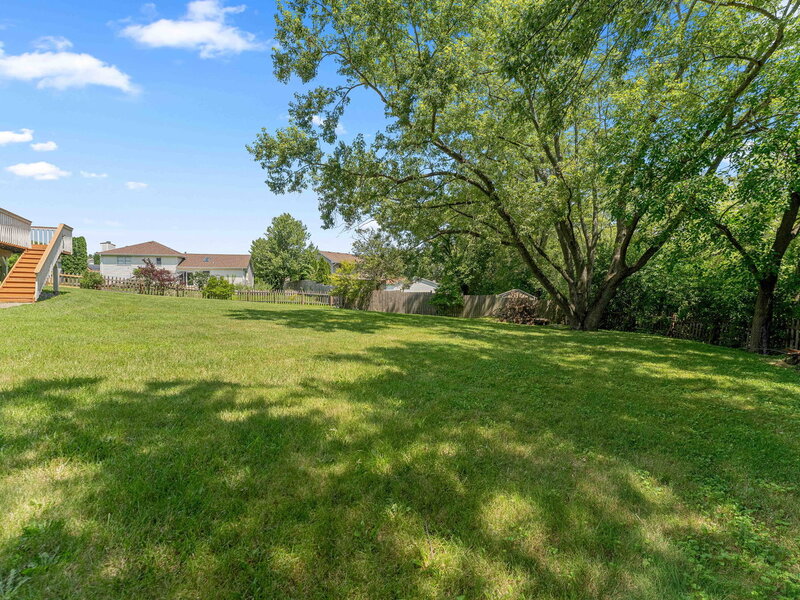 230 Lakeview Court Steger IL 60475