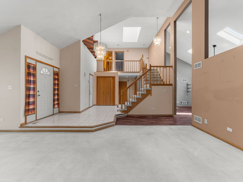 230 Lakeview Court Steger IL 60475
