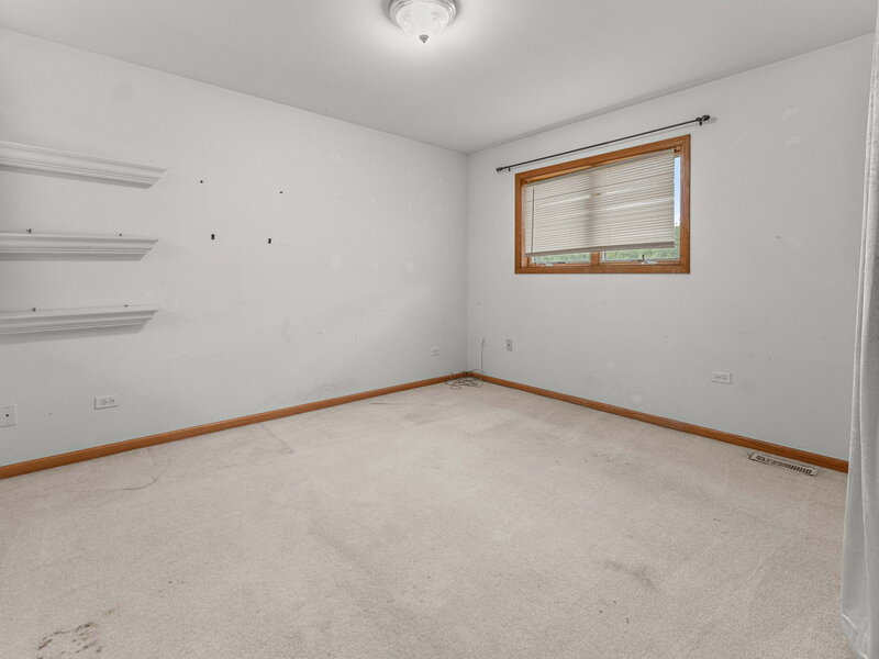 230 Lakeview Court Steger IL 60475