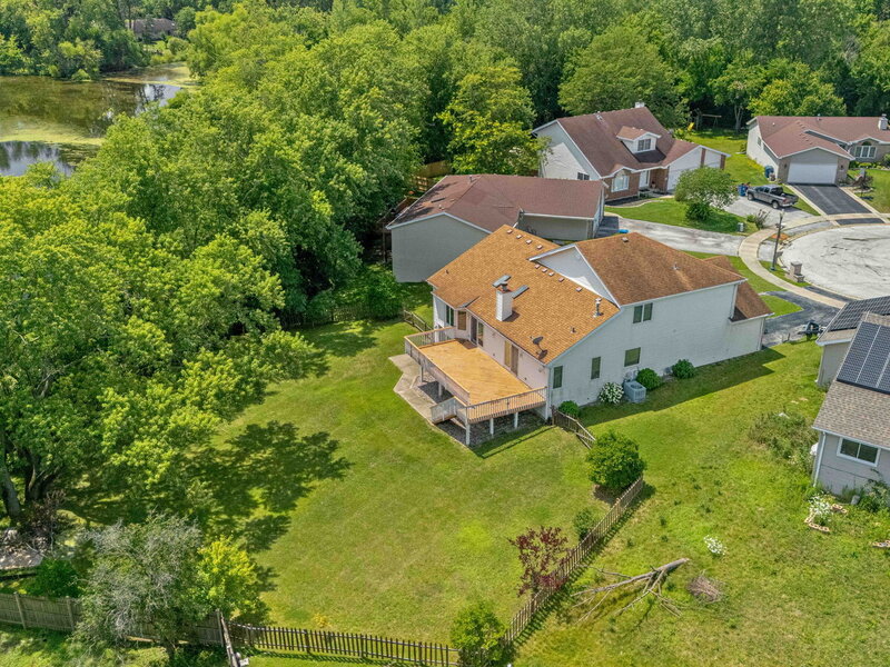 230 Lakeview Court Steger IL 60475