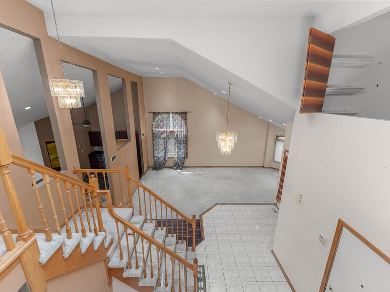 230 Lakeview Court Steger IL 60475