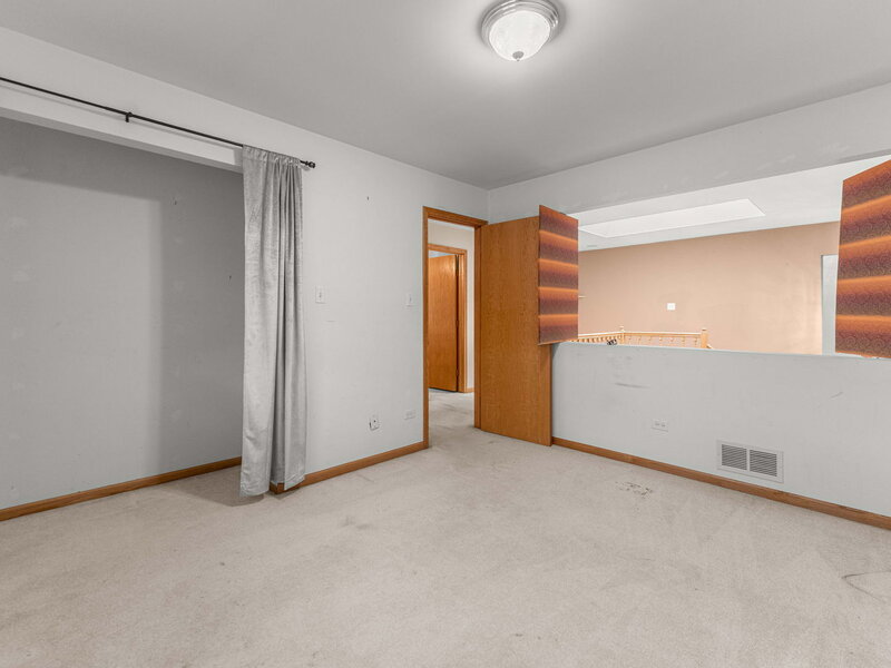 230 Lakeview Court Steger IL 60475