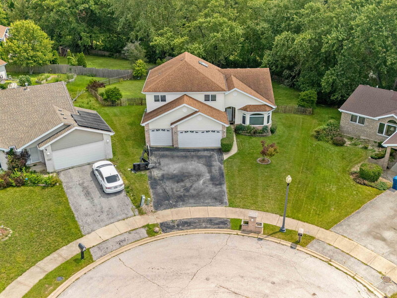 230 Lakeview Court Steger IL 60475
