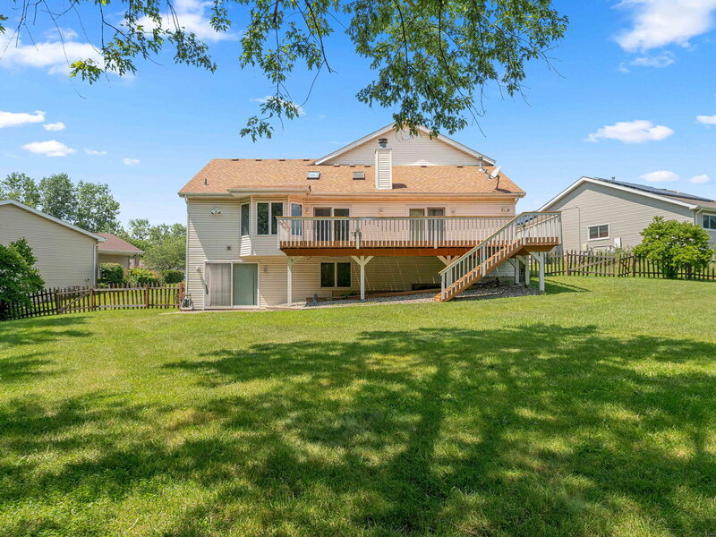 230 Lakeview Court Steger IL 60475