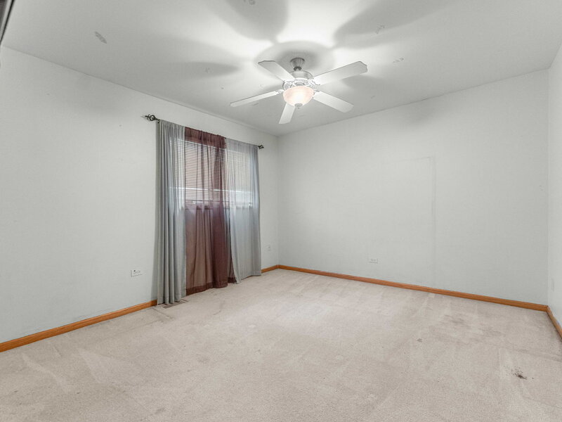 230 Lakeview Court Steger IL 60475