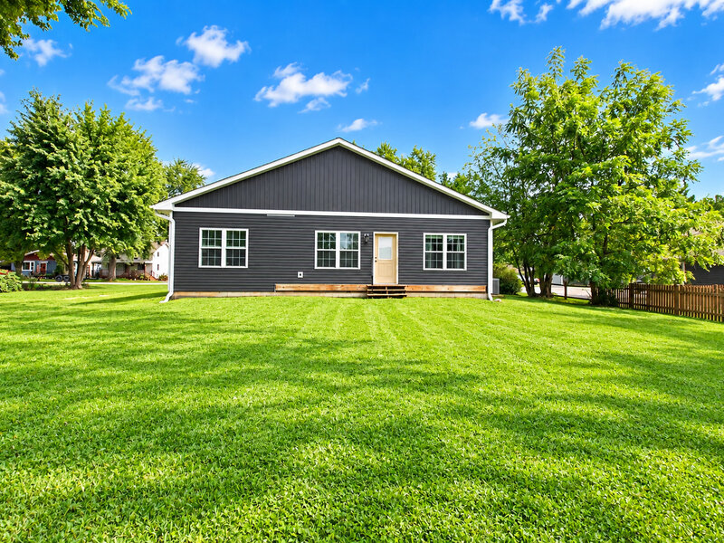 16 Grove Street Bristol IL 60512