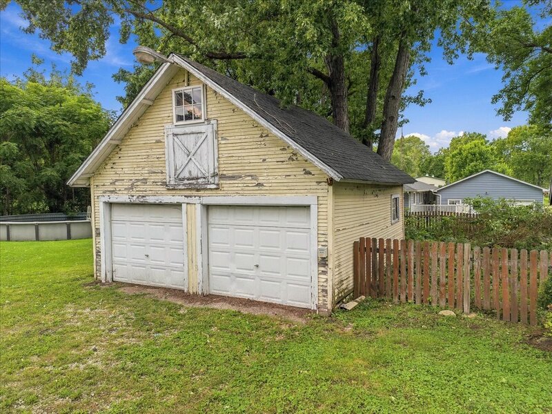 16 Grove Street Bristol IL 60512