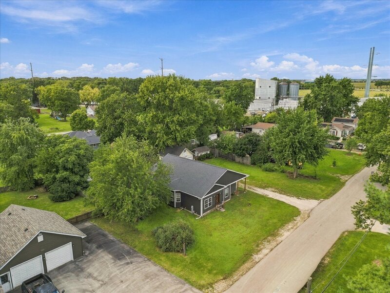 16 Grove Street Bristol IL 60512