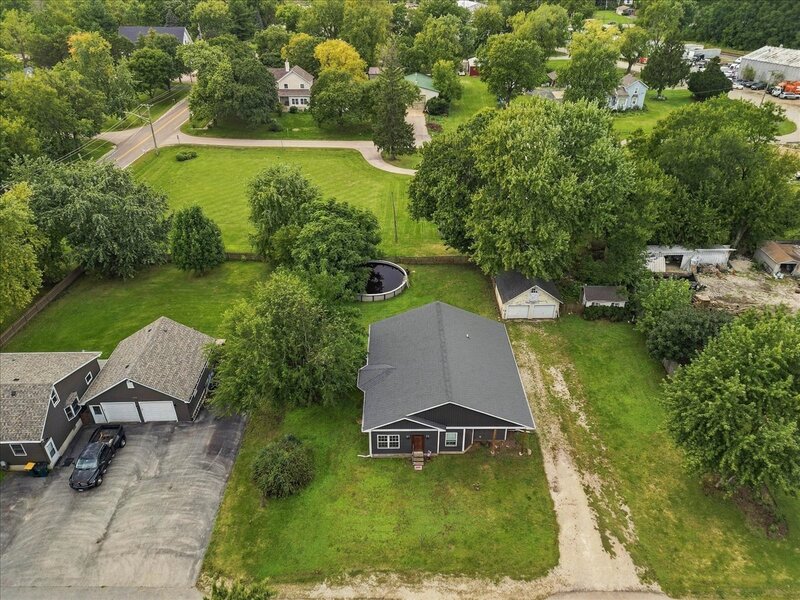 16 Grove Street Bristol IL 60512