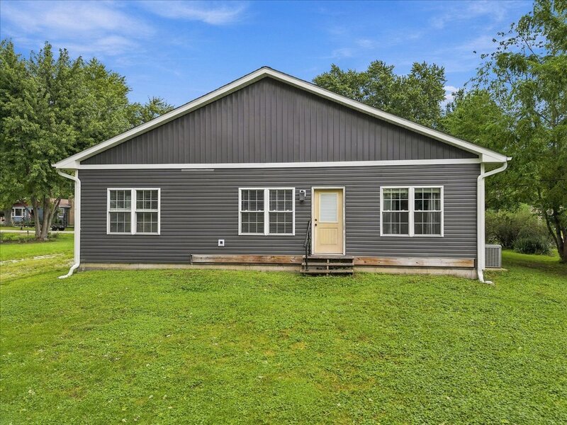 16 Grove Street Bristol IL 60512