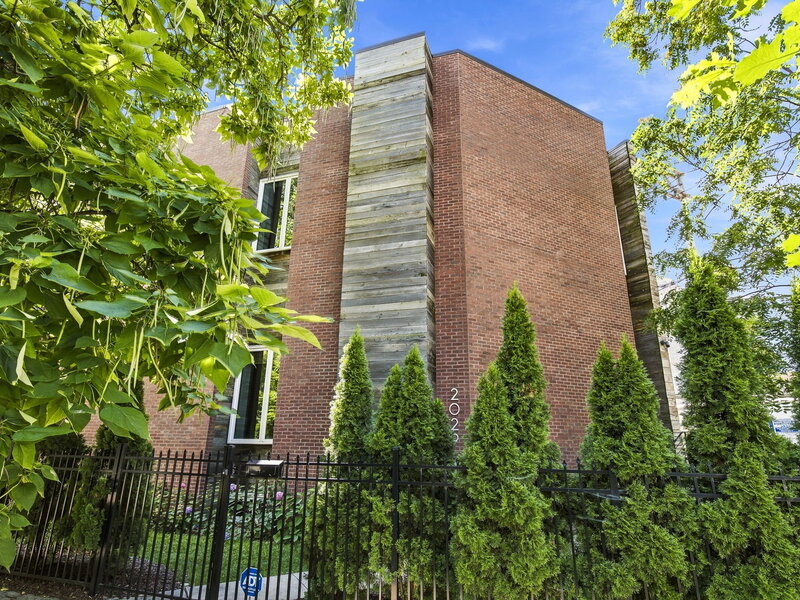 2029 W George Street Chicago IL 60618