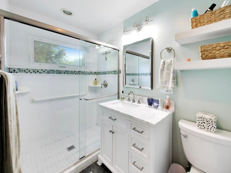 833 E Rockland Road Libertyville IL 60048