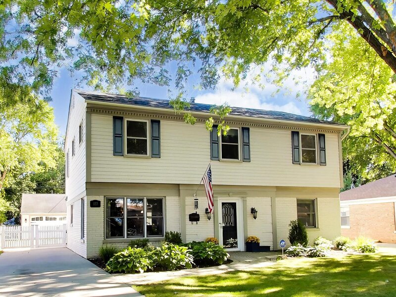 833 E Rockland Road Libertyville IL 60048