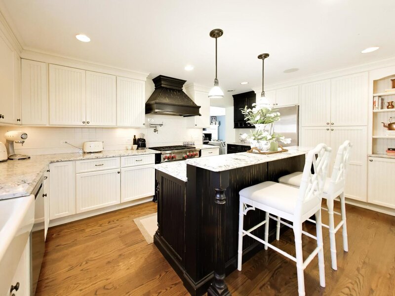 833 E Rockland Road Libertyville IL 60048