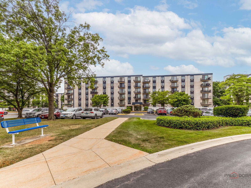 9118 W Elmwood Drive Niles IL 60714