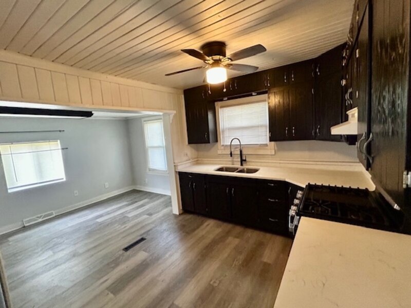 1586 Faithorn Avenue Crete IL 60417