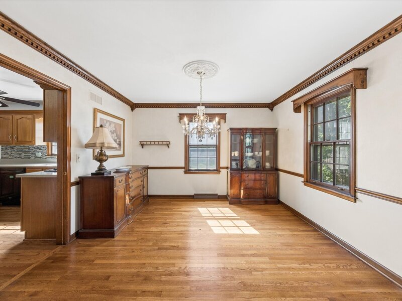 27 Oakwood Street Winfield IL 60190