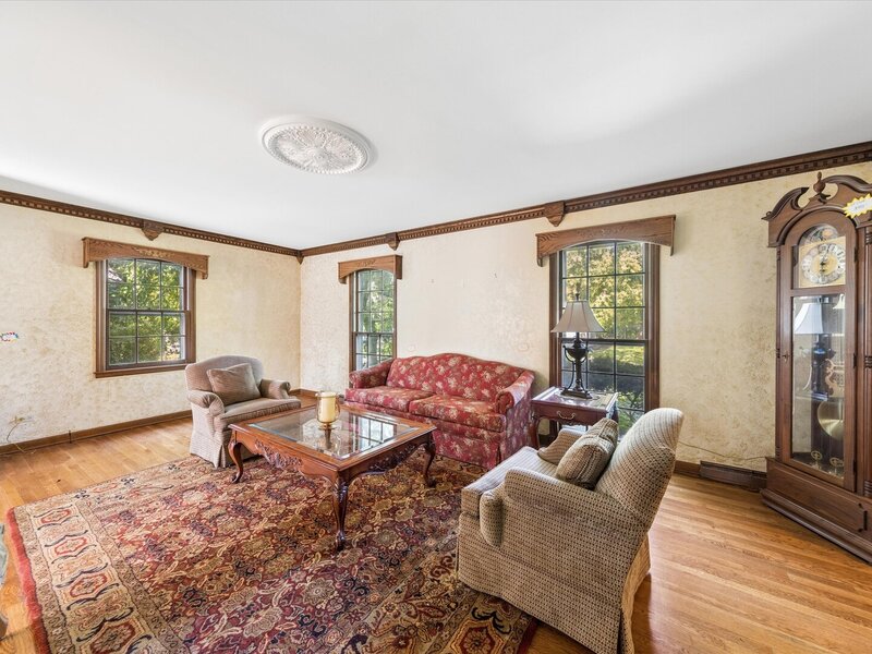 27 Oakwood Street Winfield IL 60190