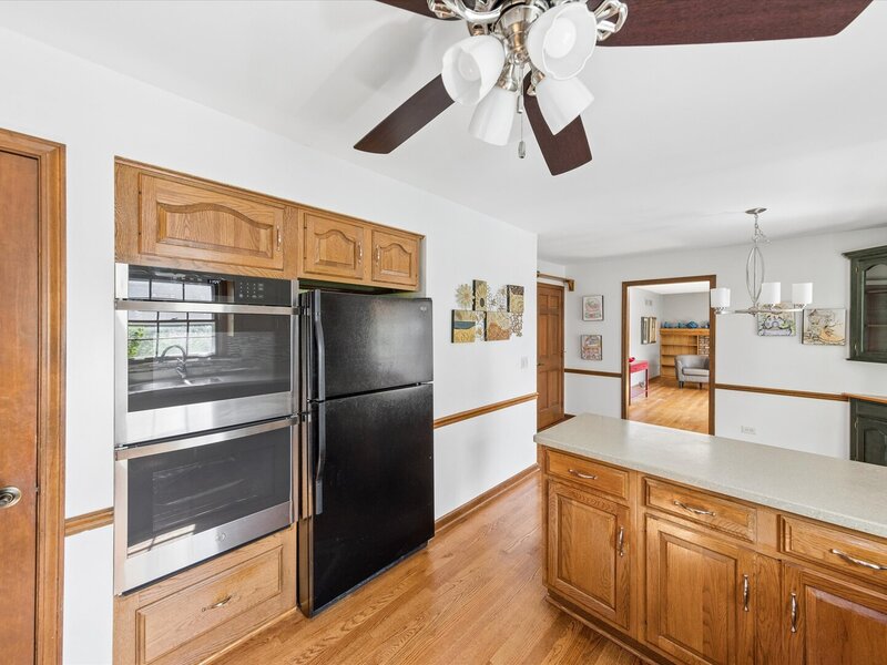 27 Oakwood Street Winfield IL 60190