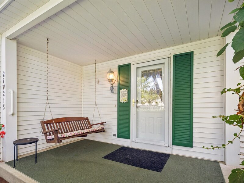 27 Oakwood Street Winfield IL 60190