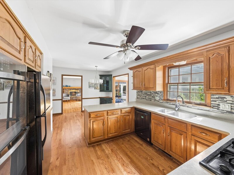 27 Oakwood Street Winfield IL 60190