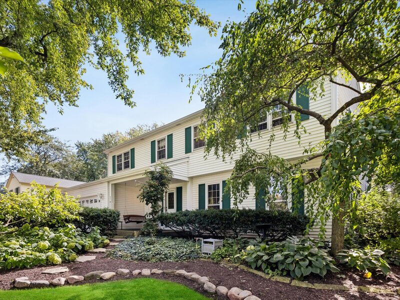 27 Oakwood Street Winfield IL 60190