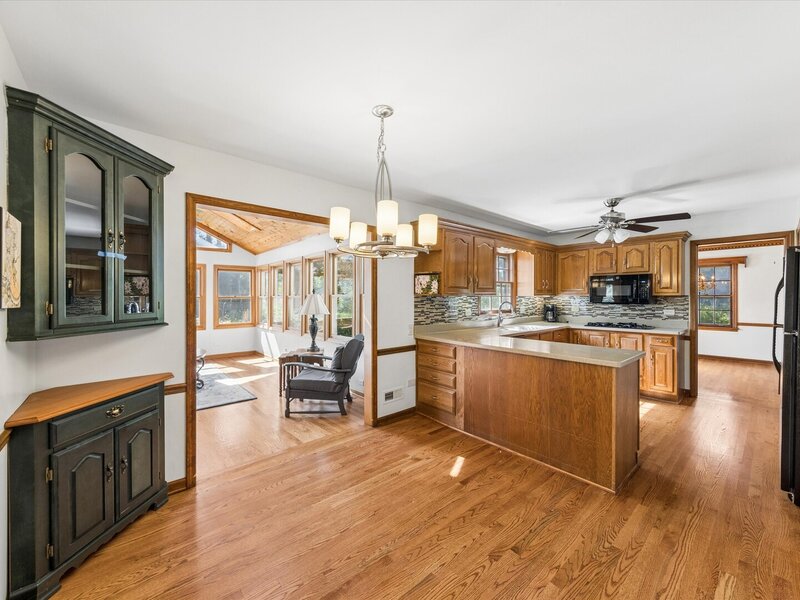 27 Oakwood Street Winfield IL 60190