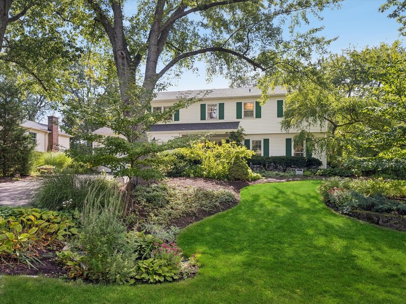 27 Oakwood Street Winfield IL 60190