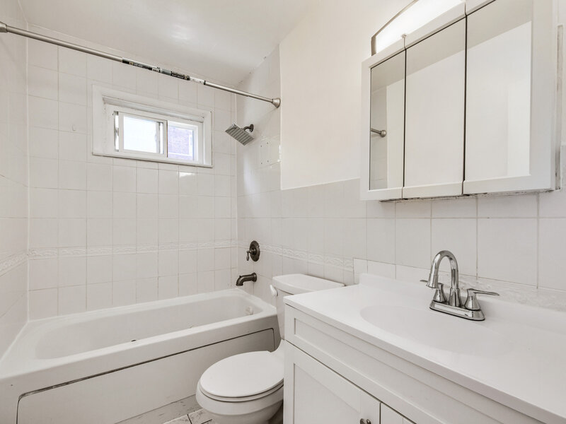 1930 W Birchwood Avenue Chicago IL 60626