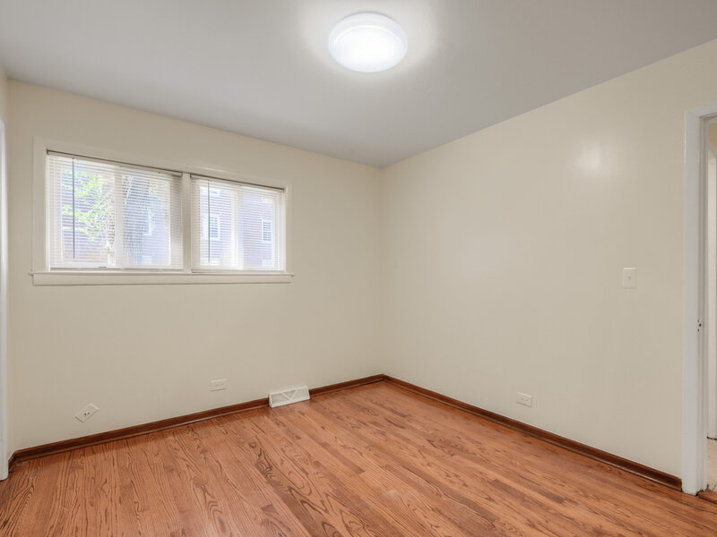 1930 W Birchwood Avenue Chicago IL 60626