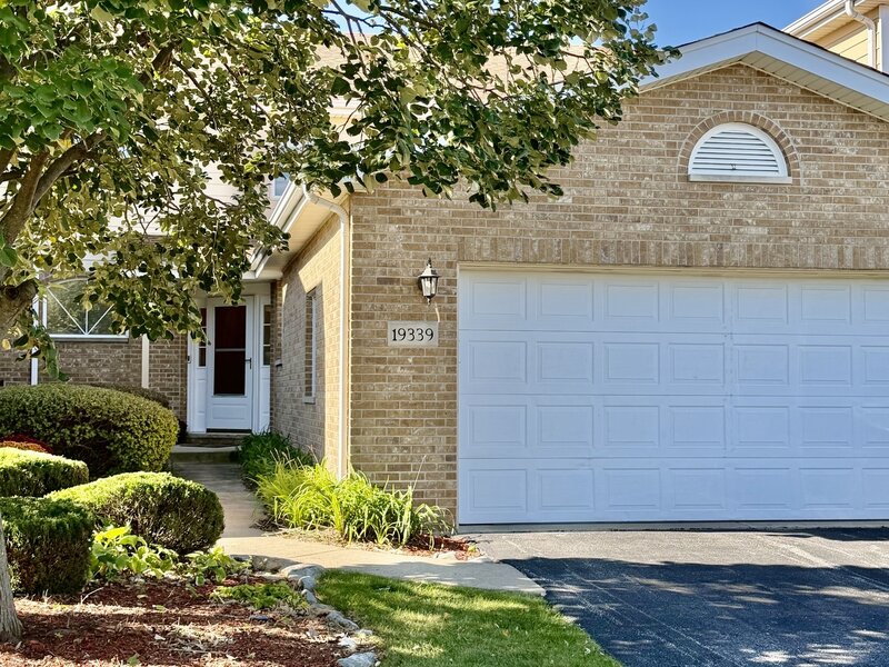19339 Lisadell Drive Tinley Park IL 60487