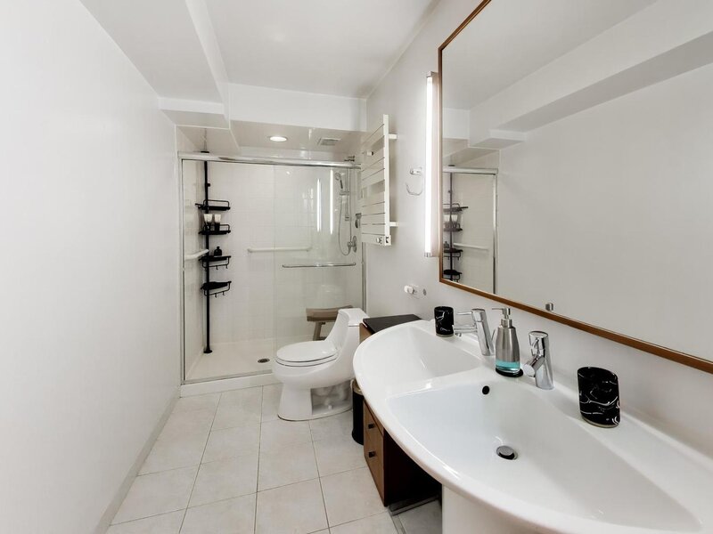 200 E Delaware Place Chicago IL 60611