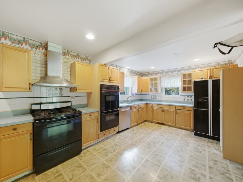 2818 Elisha Avenue Zion IL 60099