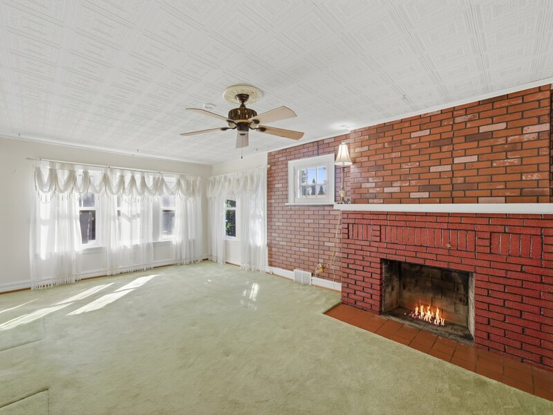 2818 Elisha Avenue Zion IL 60099