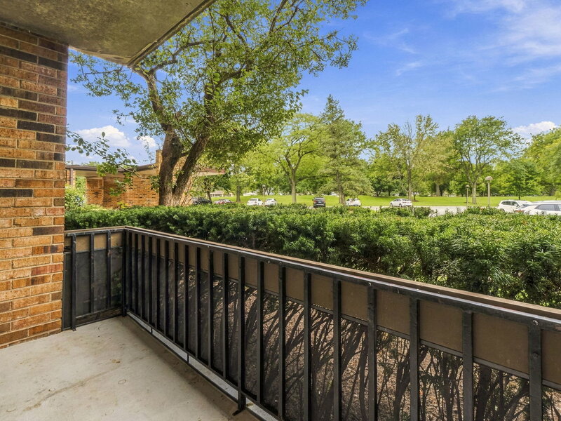 101 Lake Hinsdale Drive Willowbrook IL 60527