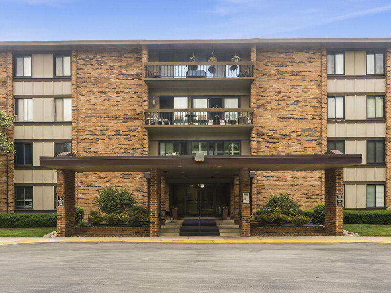 101 Lake Hinsdale Drive Willowbrook IL 60527