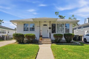 Photo of 18460 Oakwood Avenue Lansing IL 60438
