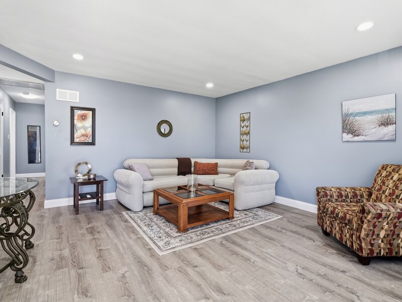 18460 Oakwood Avenue Lansing IL 60438