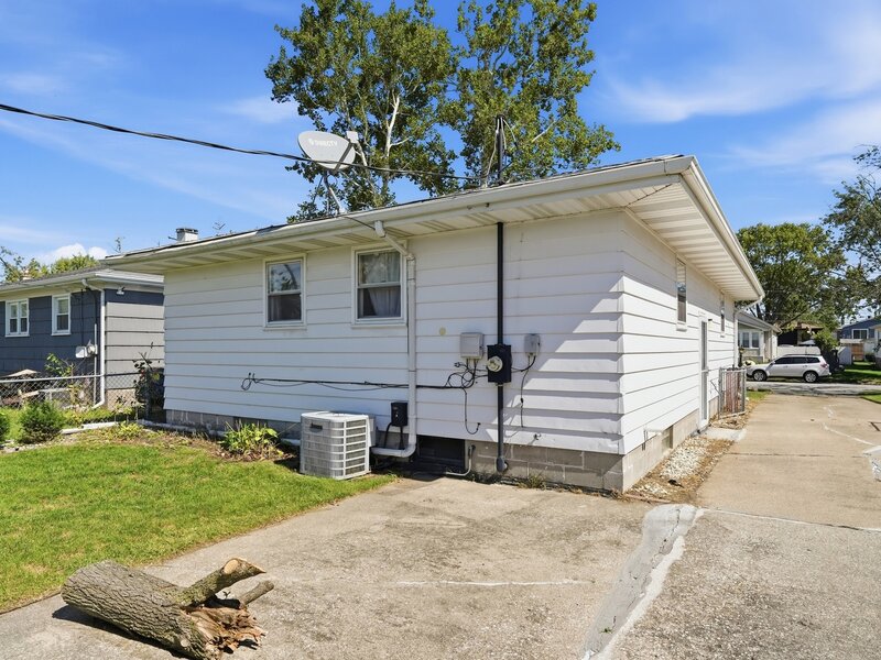 18460 Oakwood Avenue Lansing IL 60438