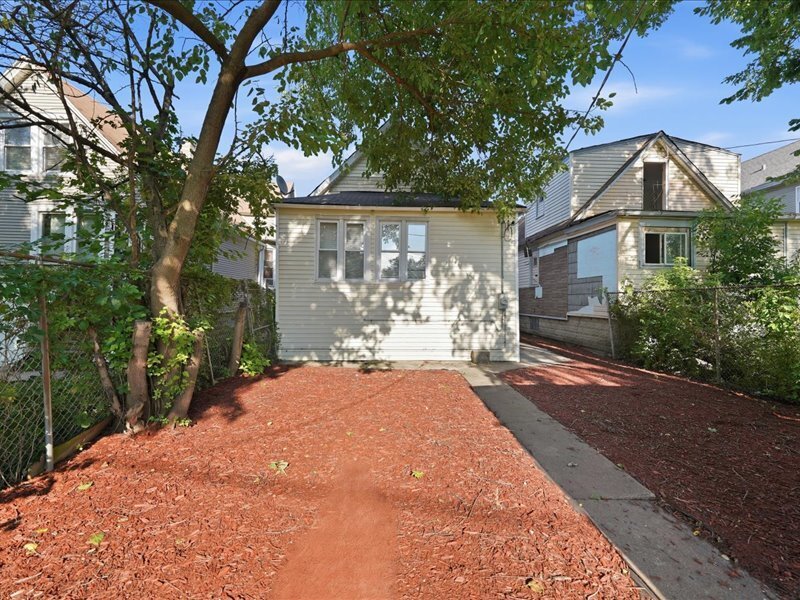 10560 S Edbrooke Avenue Chicago IL 60628