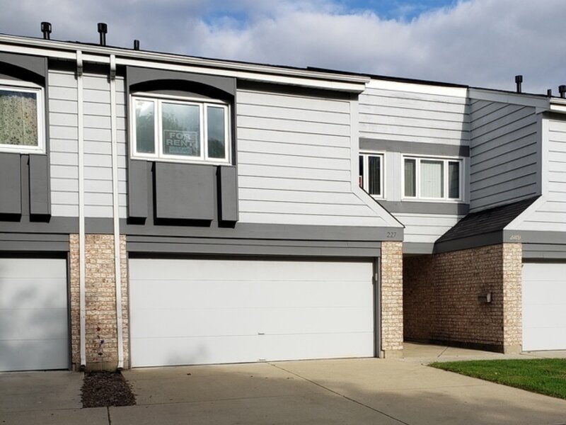 227 Lakeshore Lane Bloomingdale IL 60108