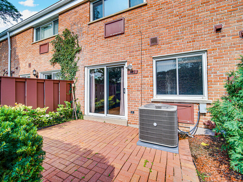 662 Carriage Hill Drive Glenview IL 60025