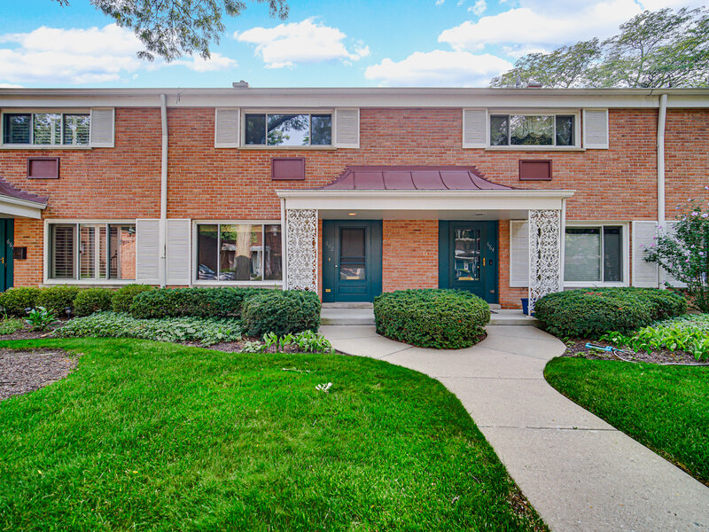 662 Carriage Hill Drive Glenview IL 60025