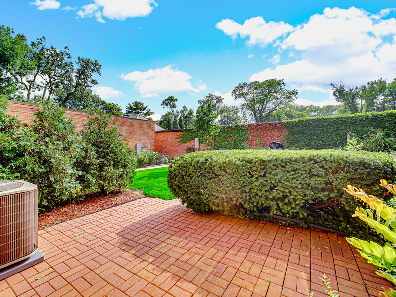 662 Carriage Hill Drive Glenview IL 60025
