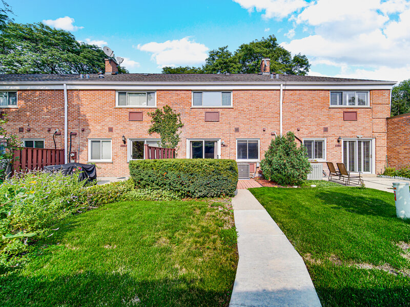 662 Carriage Hill Drive Glenview IL 60025