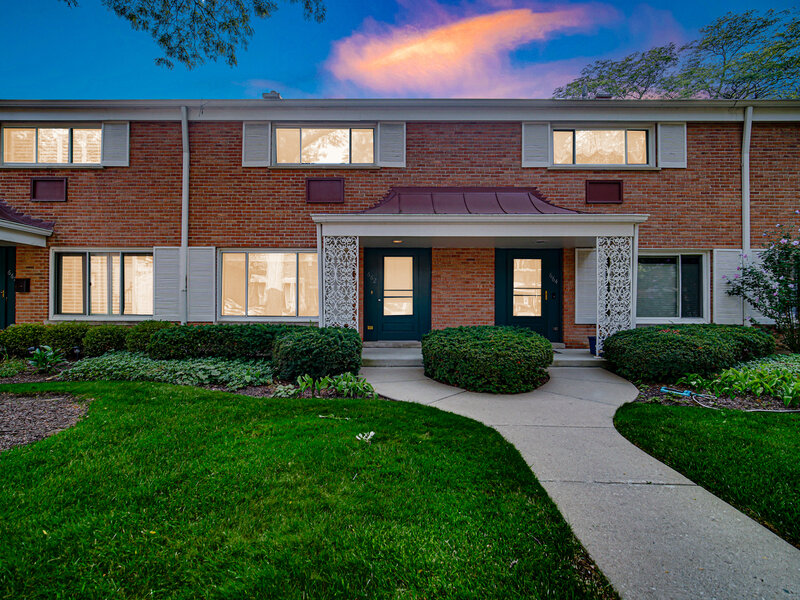 662 Carriage Hill Drive Glenview IL 60025