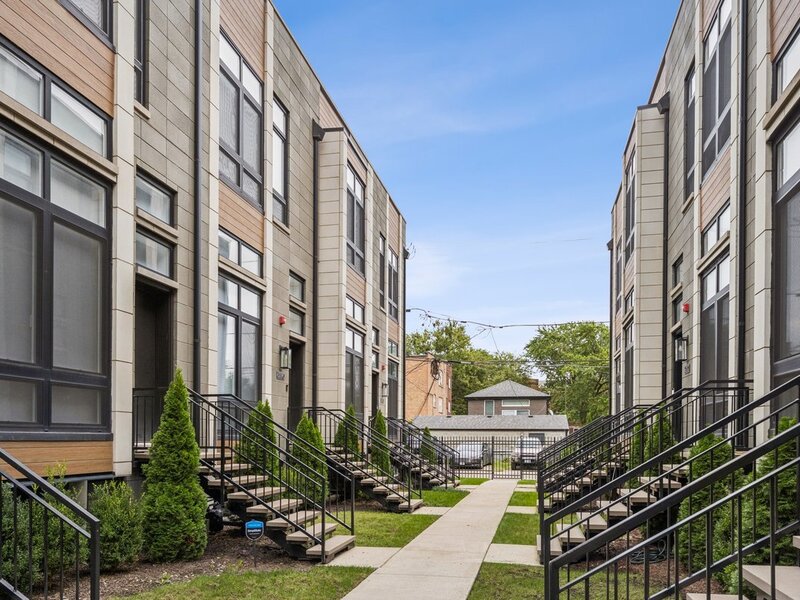 6209 S Ellis Avenue Chicago IL 60637