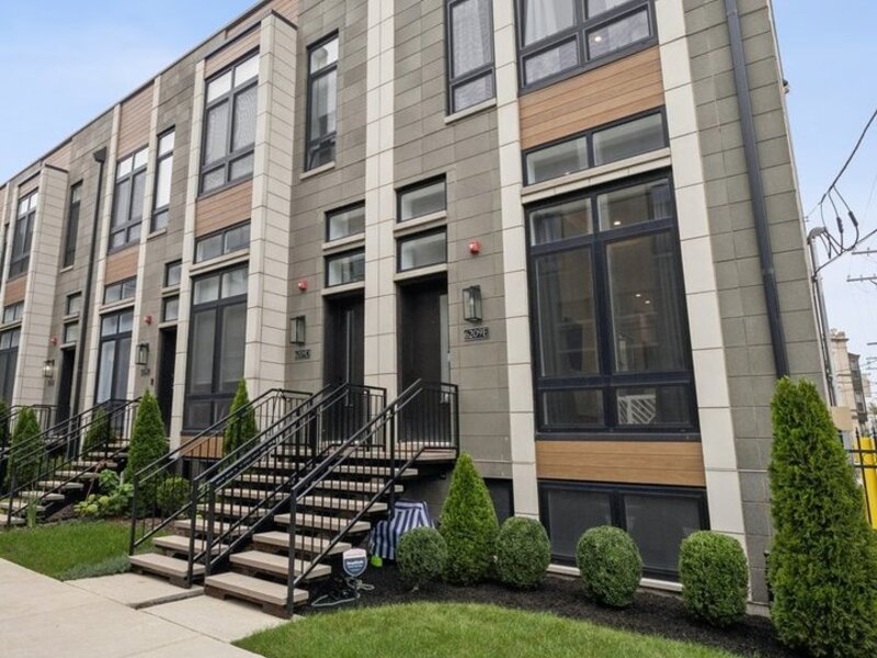 6209 S Ellis Avenue Chicago IL 60637
